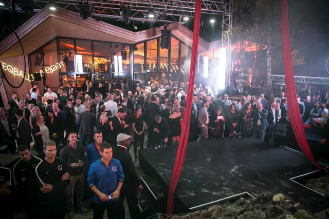 29 Septembre 2017 – Duo au cerceau et au tissu aérien pour le lancement de la Teqball