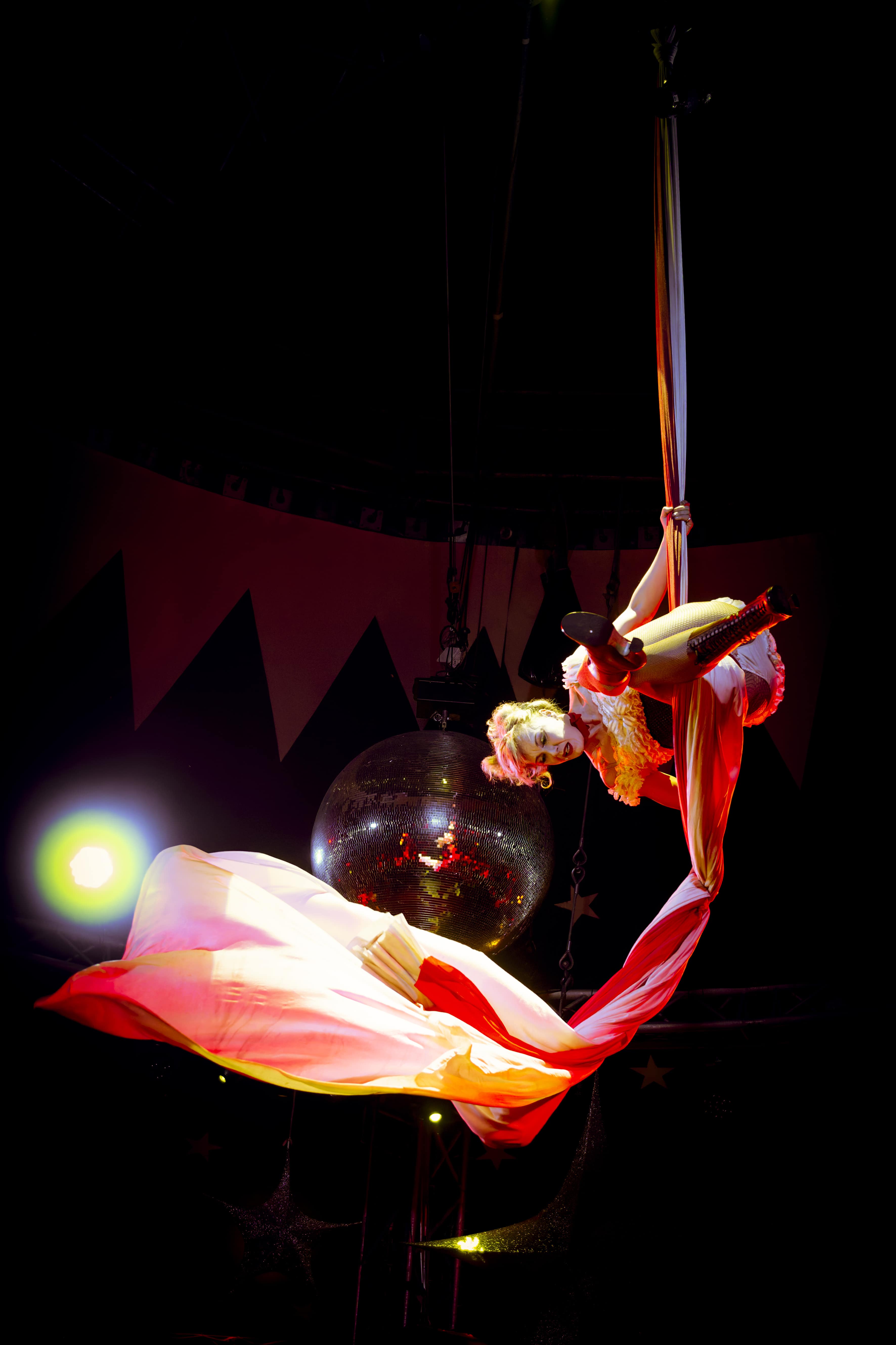 Berry La Renverse et Son Cancan - Photo 6